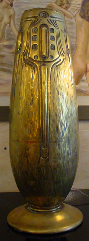 Vaso in ottone sbalzato Design Ottone sbalzato del XX Secolo Pezzo di storia autentico - Robertaebasta® Art Gallery opere d’arte esclusive.